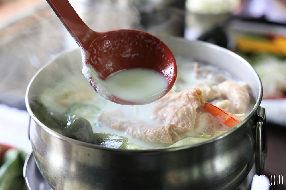 台南景點 八老爺車站-乳牛的家 台灣最大的鮮乳生產地 有鮮奶火鍋、糖廠五分車、各種童玩 台南景點 八老爺車站-乳牛的家 台灣最大的鮮乳生產地 有鮮奶火鍋、糖廠五分車、各種童玩