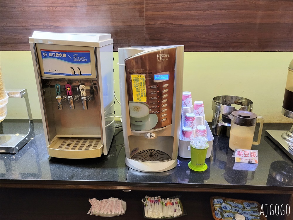 2026台中住宿 雙星大飯店 台中車站飯店 早餐、停車場、豪華四人房 台中飯店