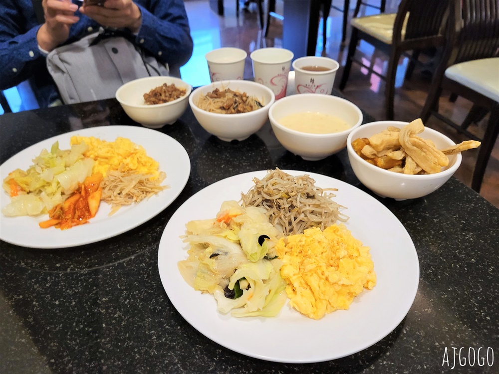 2026台中住宿 雙星大飯店 台中車站飯店 早餐、停車場、豪華四人房 台中飯店