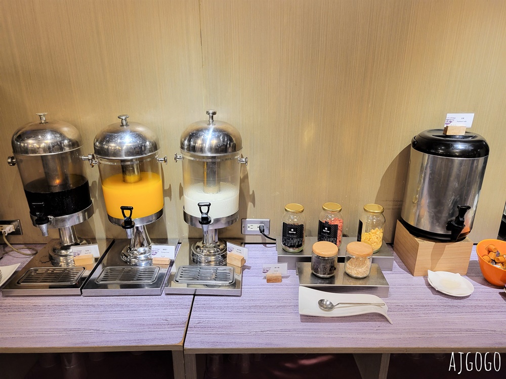 (停業整修中) 承億文旅嘉義商旅 無窗雙床房、早餐、停車場分享