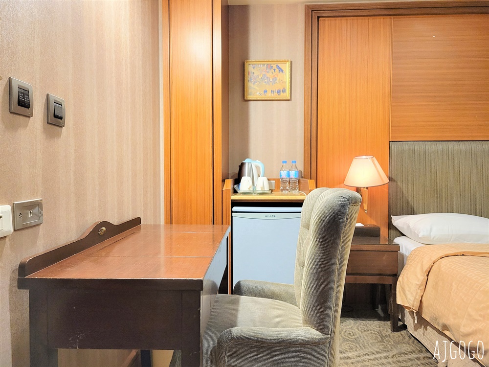 2026淡水住宿 和昌商旅 便宜淡水飯店 標準雙人房、停車場 近漁人碼頭