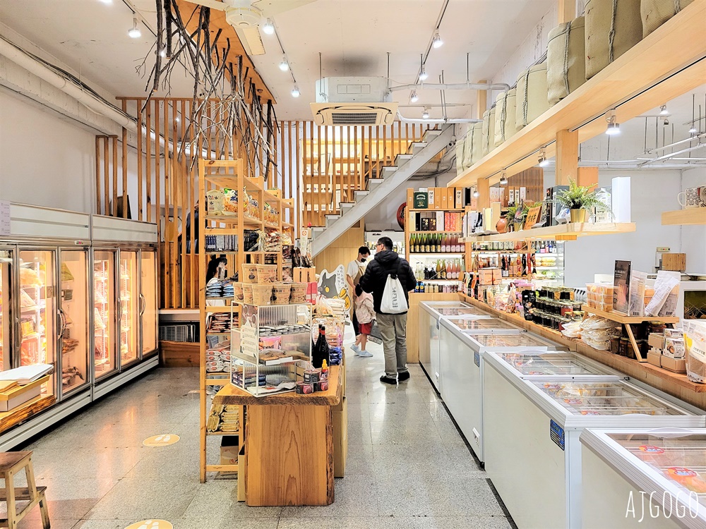 高雄美食 平凡五金行四維店 進口肉品海鮮超市 免費代煮服務 味噌火鍋好吃