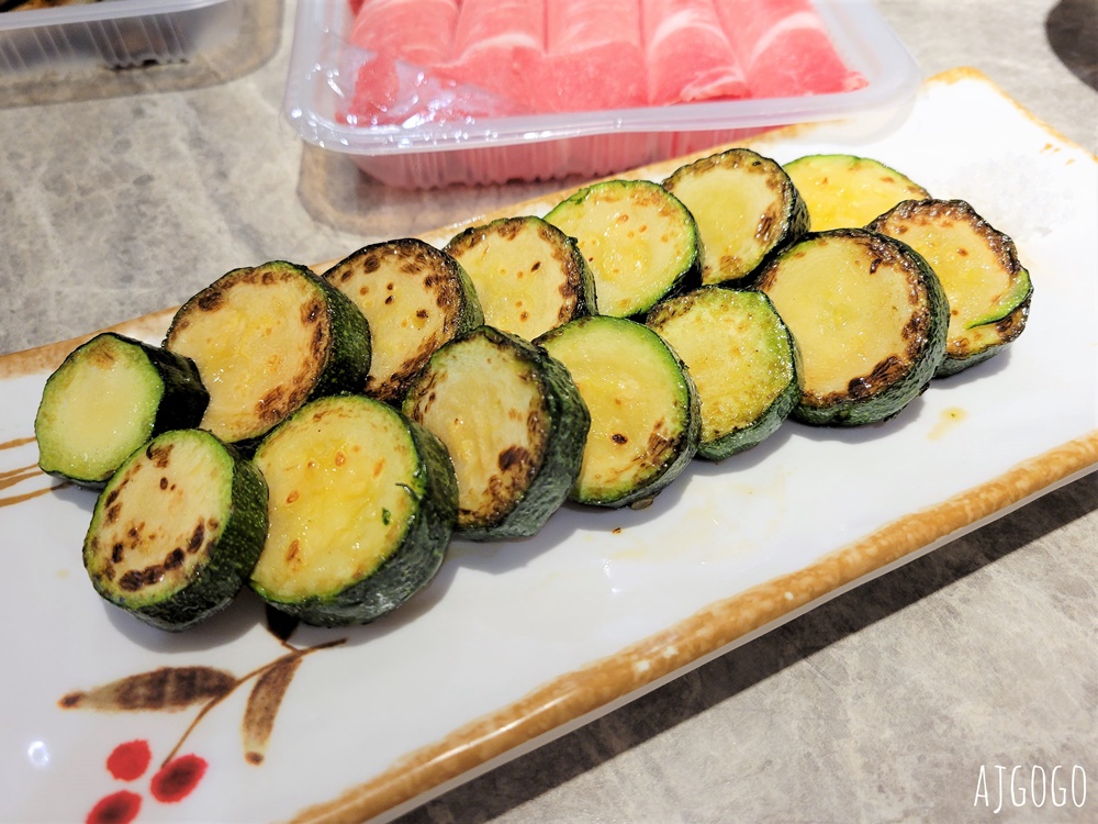 高雄美食 平凡五金行四維店 進口肉品海鮮超市 免費代煮服務 味噌火鍋好吃