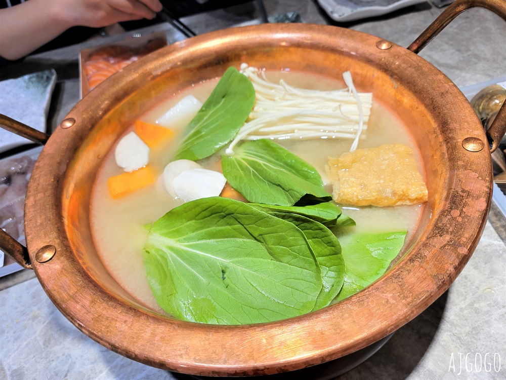 高雄美食 平凡五金行四維店 進口肉品海鮮超市 免費代煮服務 味噌火鍋好吃