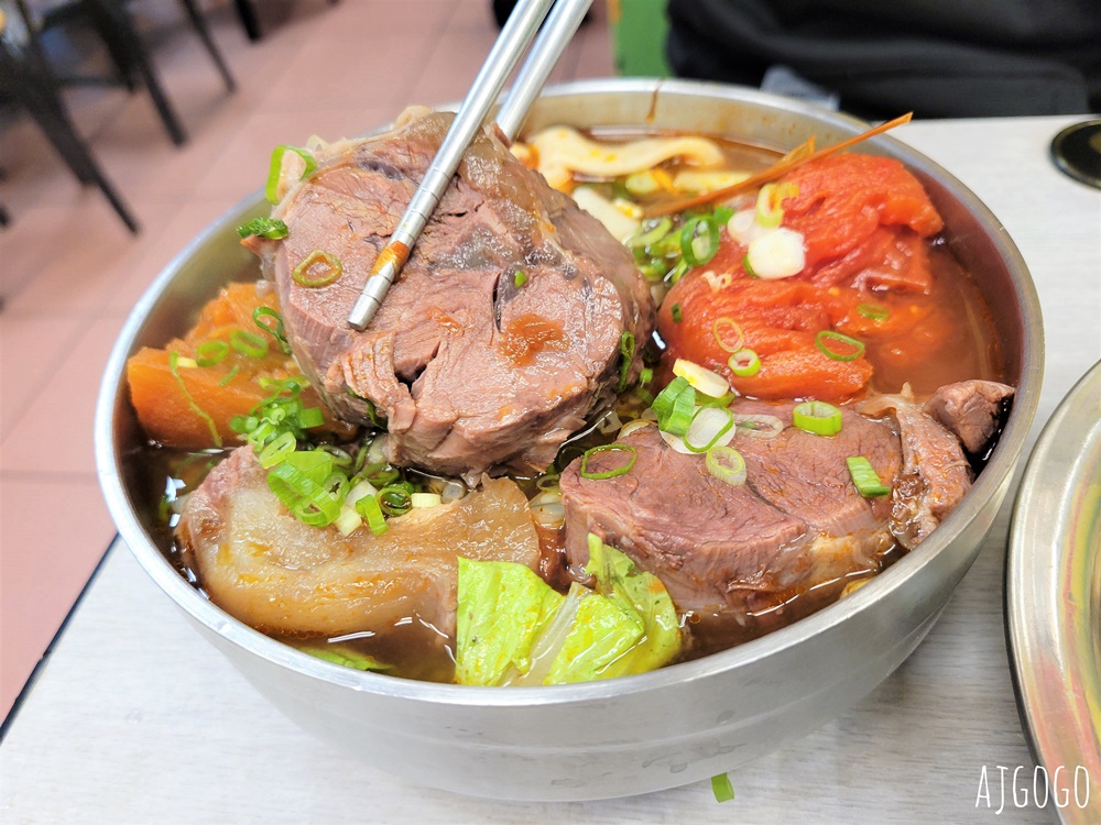士林美食 王艇長酢醬麵 士林人氣牛肉麵店 小菜搭辣油好吃 台北美食推薦