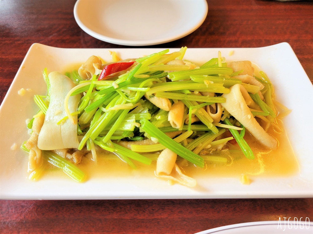林口美食 金棧鵝肉店 煙燻鵝肉、麻辣鴨血臭豆腐好吃