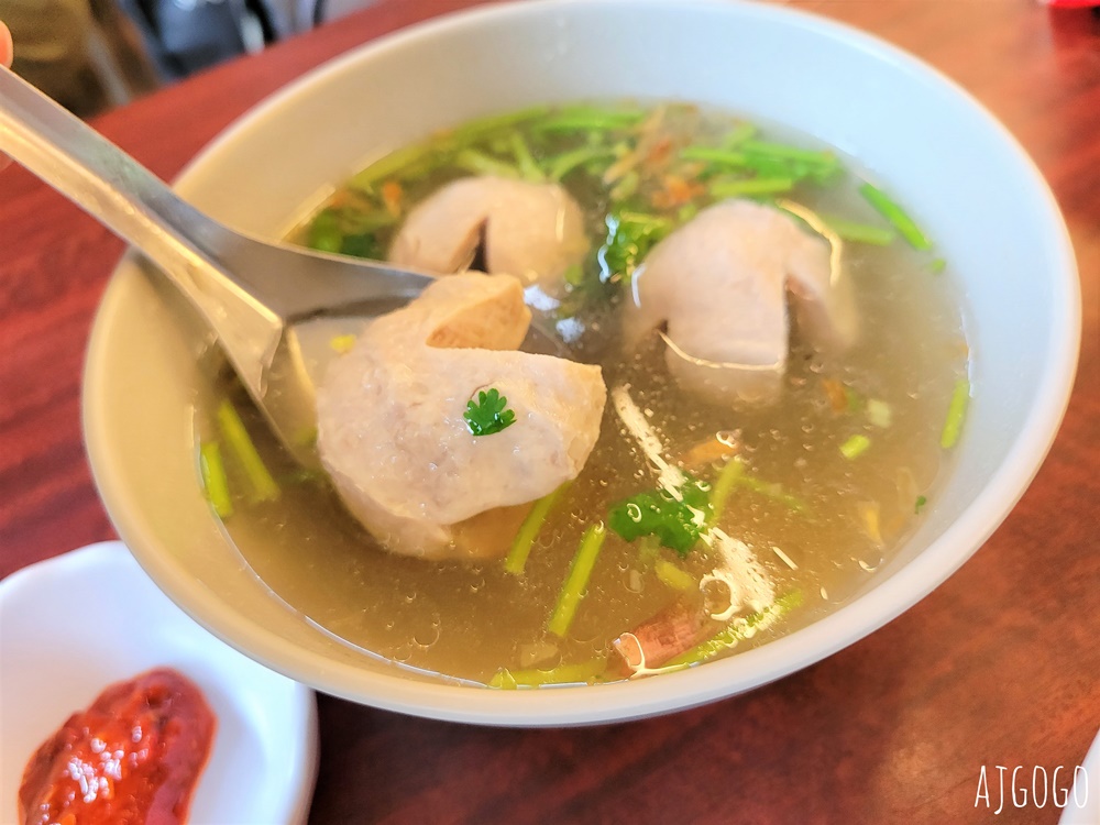 林口美食 金棧鵝肉店 煙燻鵝肉、麻辣鴨血臭豆腐好吃