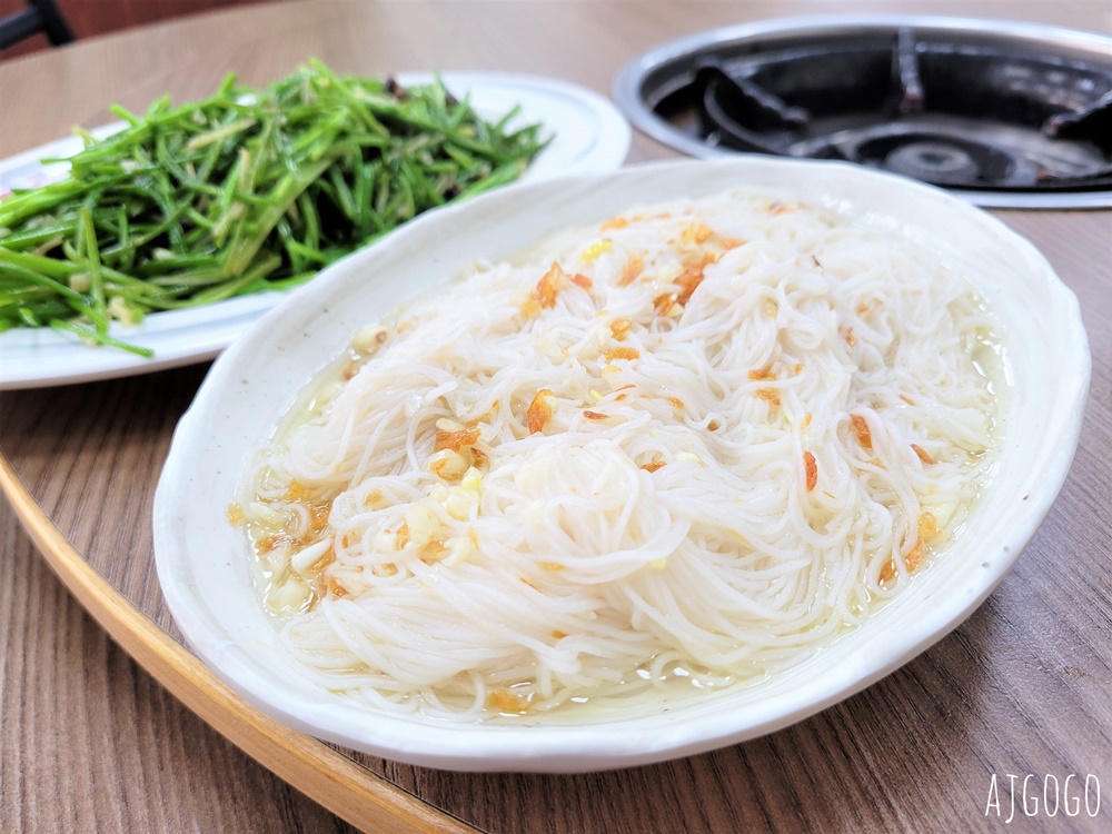 高雄美食 大群土雞料理 高雄月世界美食 豆乳雞、梅子雞是經典菜
