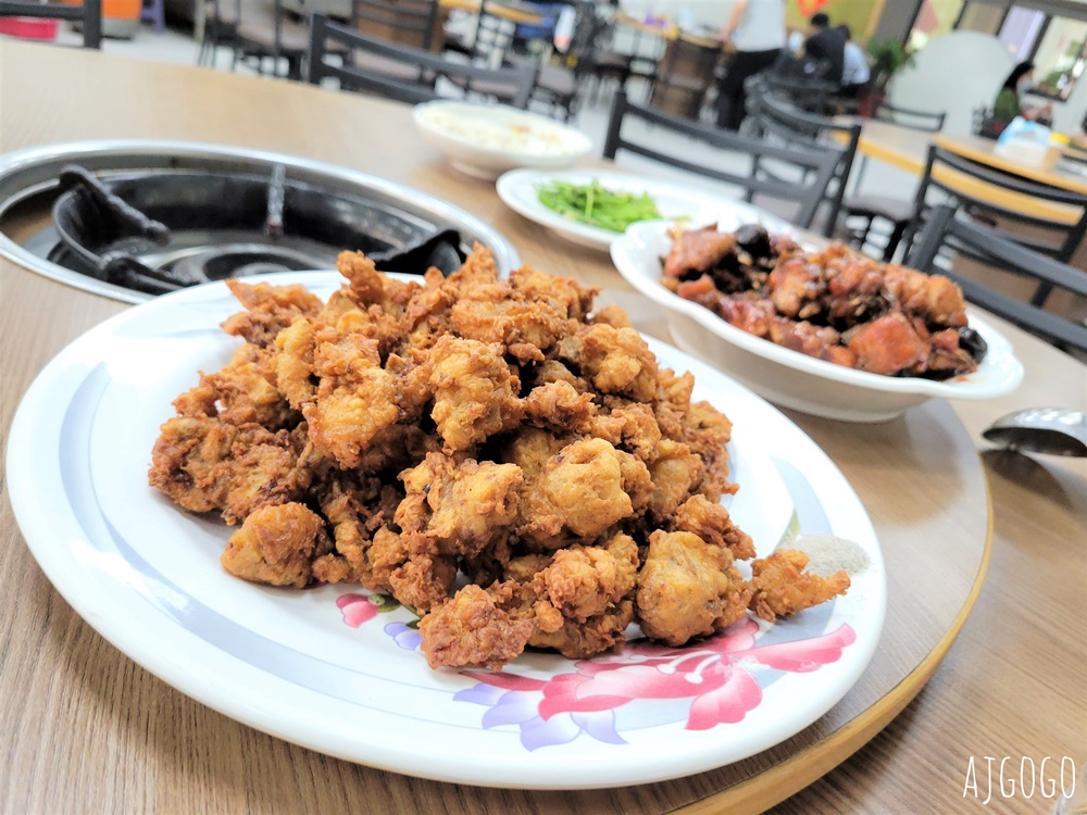 高雄美食 大群土雞料理 高雄月世界美食 豆乳雞、梅子雞是經典菜
