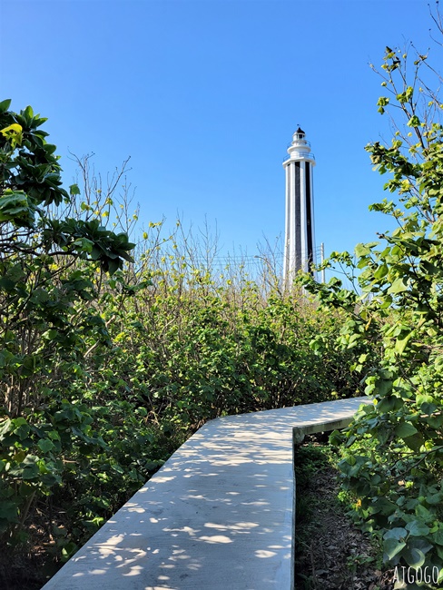 彰化景點 芳苑王功燈塔 黑白相間的時髦燈塔 守護彰化沿海漁船安全