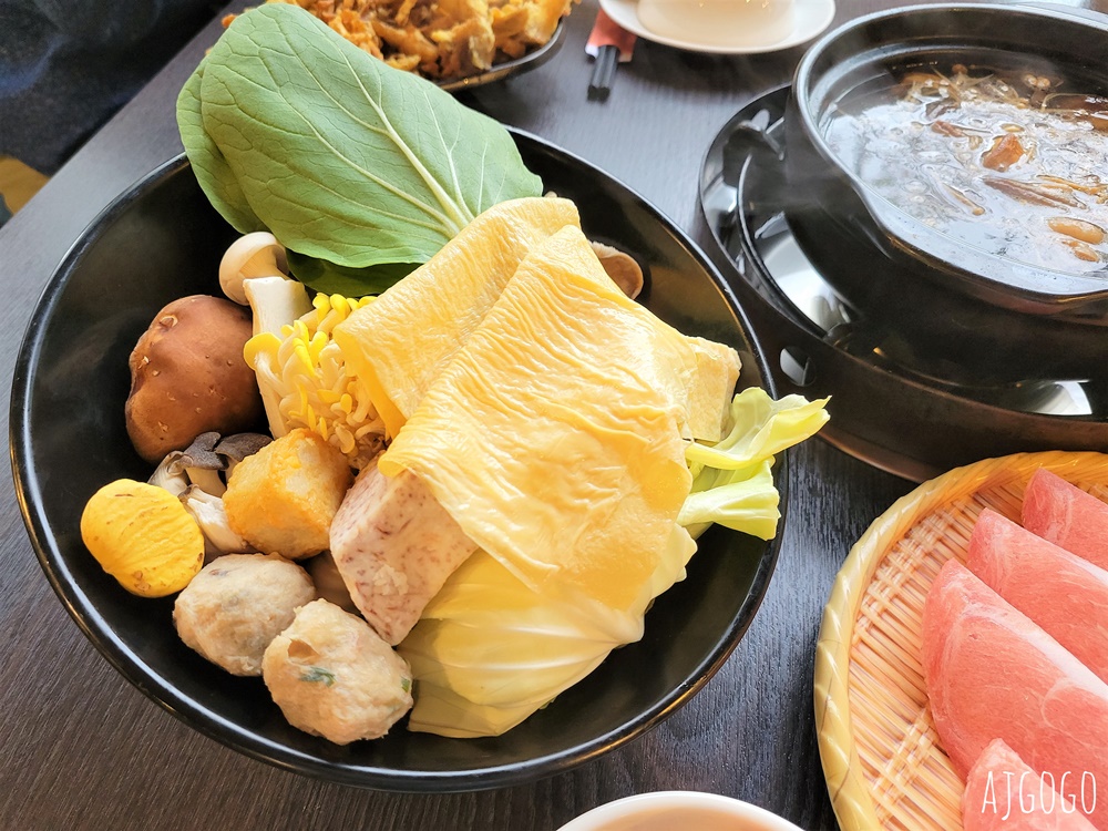 2026台中美食 菇神新社店 米其林必比登推薦餐廳 菇菇土雞鍋、三杯猴頭菇好吃