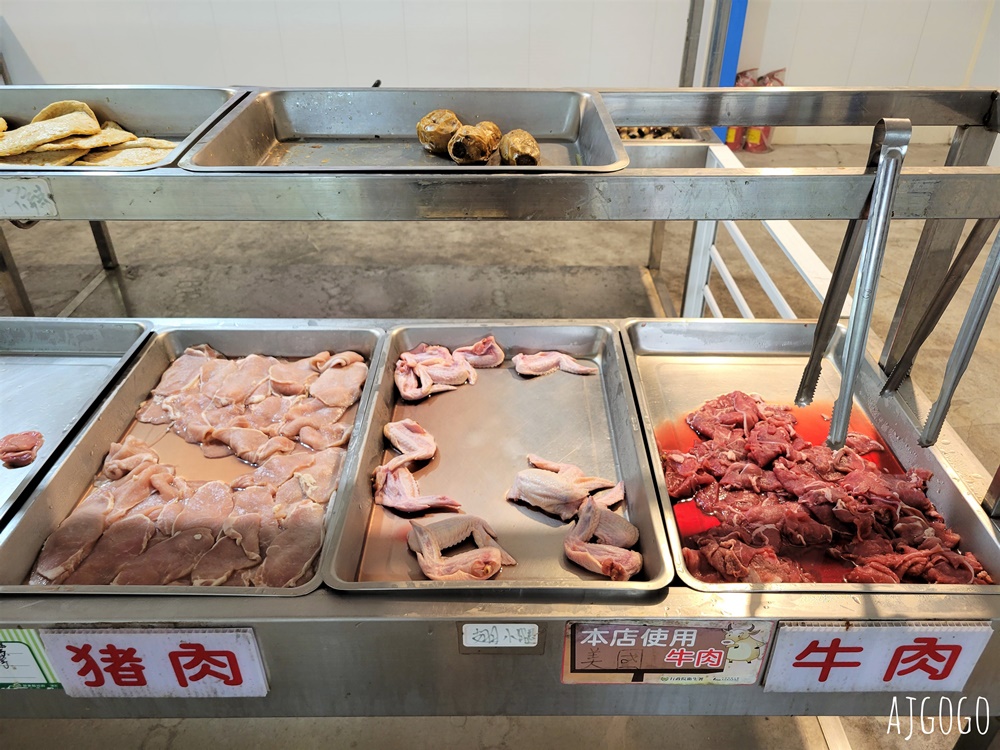 小琉球美食 好香香碳烤 小琉球烤肉、熱食吃到飽 魷魚、雞腿、蛤蜊表現不錯