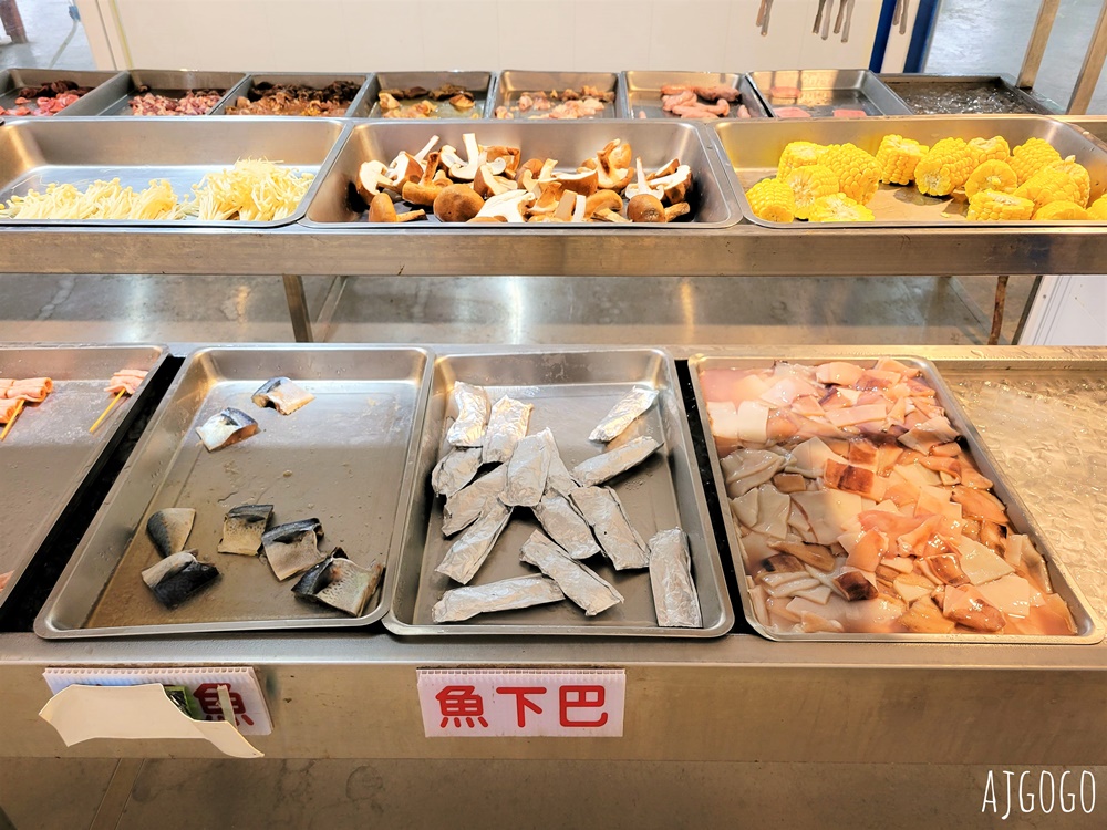 小琉球美食 好香香碳烤 小琉球烤肉、熱食吃到飽 魷魚、雞腿、蛤蜊表現不錯