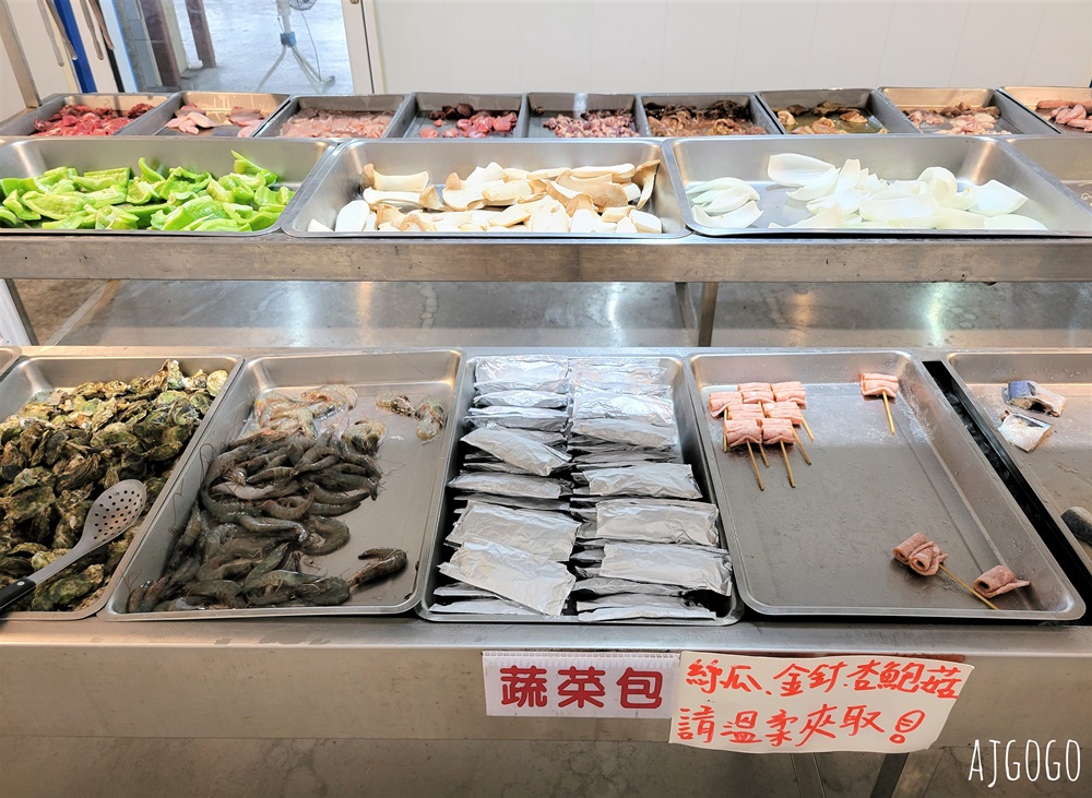 小琉球美食 好香香碳烤 小琉球烤肉、熱食吃到飽 魷魚、雞腿、蛤蜊表現不錯