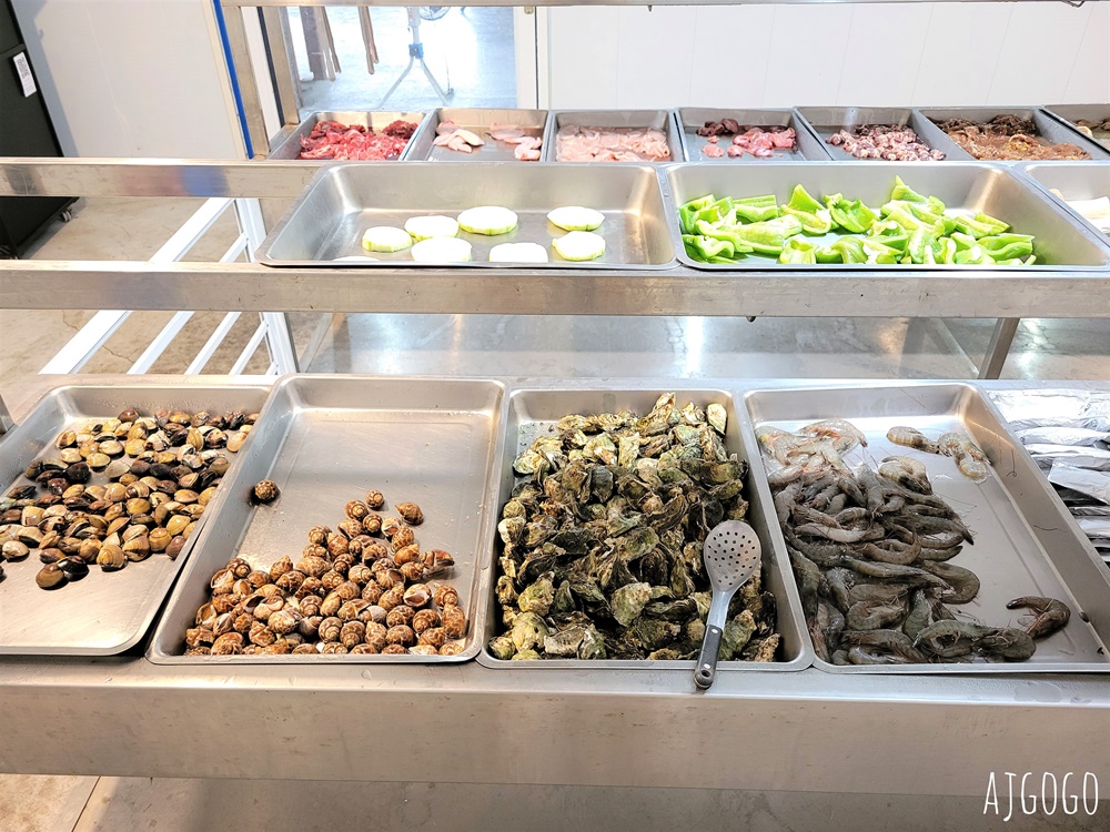 小琉球美食 好香香碳烤 小琉球烤肉、熱食吃到飽 魷魚、雞腿、蛤蜊表現不錯