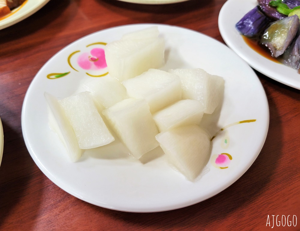 2026苗栗美食 賴新魁麵館 三義總店 苗栗三義客家麵館 餛飩粄條超大碗 小菜選擇多