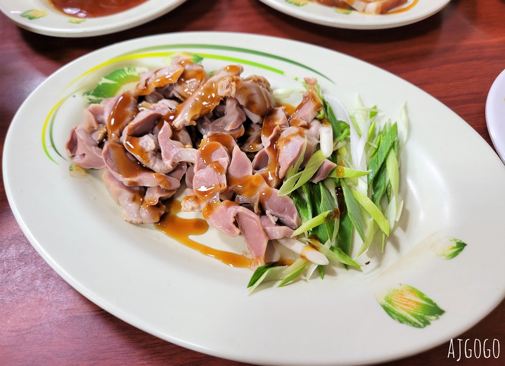 2026苗栗美食 賴新魁麵館 三義總店 苗栗三義客家麵館 餛飩粄條超大碗 小菜選擇多
