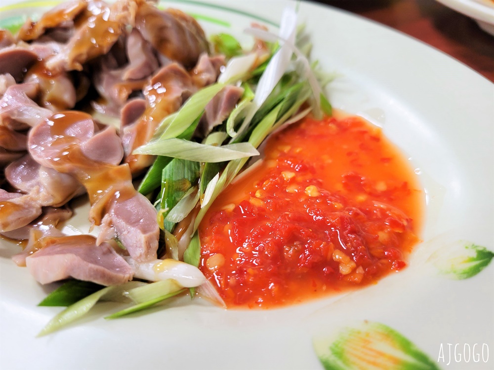 2026苗栗美食 賴新魁麵館 三義總店 苗栗三義客家麵館 餛飩粄條超大碗 小菜選擇多