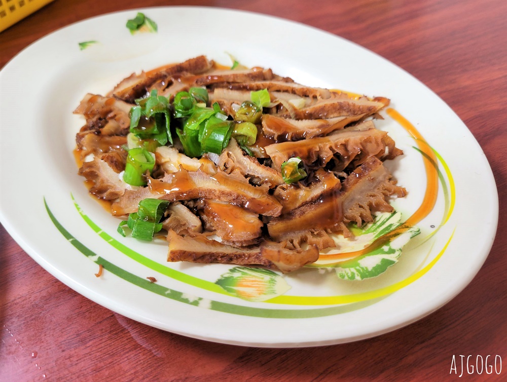 2026苗栗美食 賴新魁麵館 三義總店 苗栗三義客家麵館 餛飩粄條超大碗 小菜選擇多