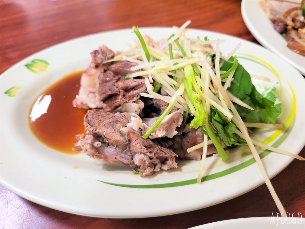 2026苗栗美食 賴新魁麵館 三義總店 苗栗三義客家麵館 餛飩粄條超大碗 小菜選擇多