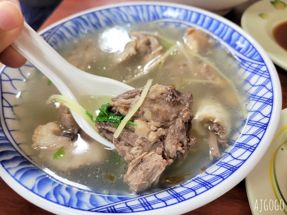 2026苗栗美食 賴新魁麵館 三義總店 苗栗三義客家麵館 餛飩粄條超大碗 小菜選擇多