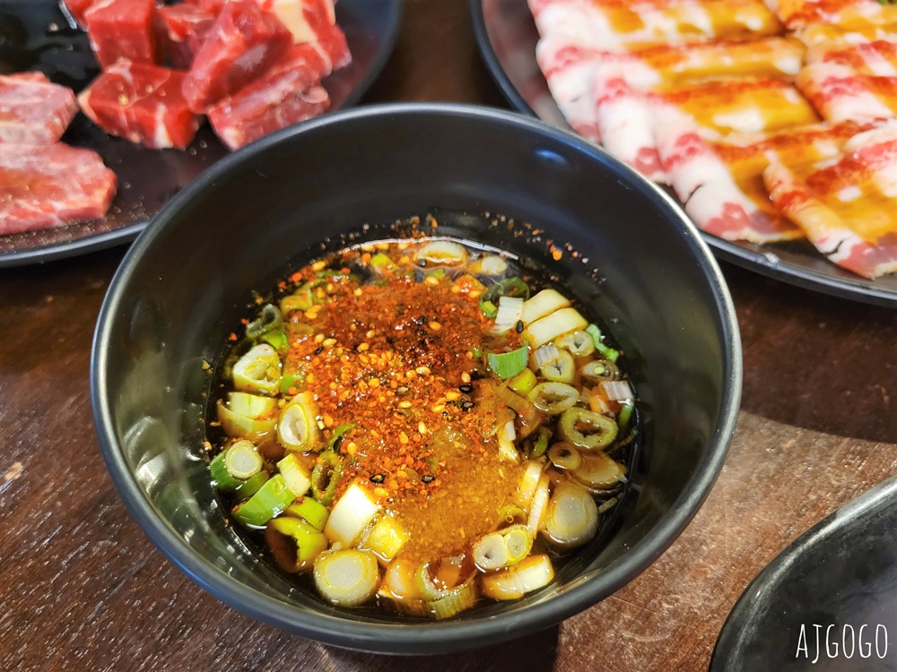 桃園美食 嘴上功夫 嘴邊肉桃園店 碳火燒肉吃到飽 牛舌、牛五花、魷魚好吃 桃園餐廳推薦