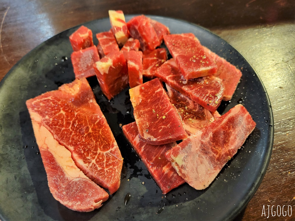 桃園美食 嘴上功夫 嘴邊肉桃園店 碳火燒肉吃到飽 牛舌、牛五花、魷魚好吃 桃園餐廳推薦