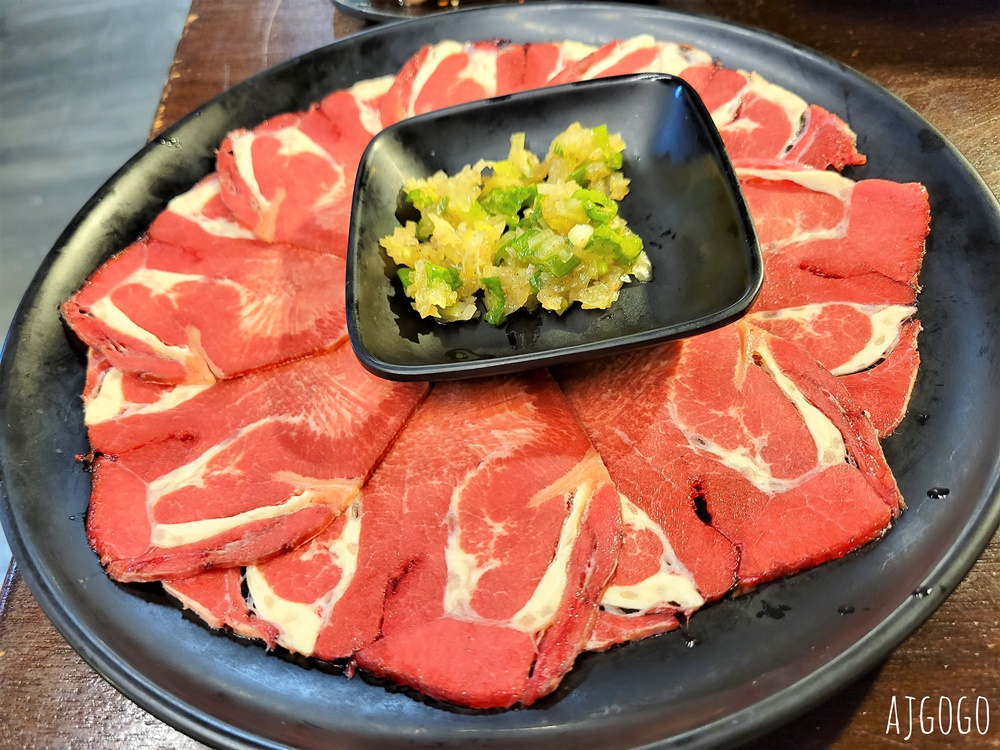 桃園美食 嘴上功夫 嘴邊肉桃園店 碳火燒肉吃到飽 牛舌、牛五花、魷魚好吃 桃園餐廳推薦