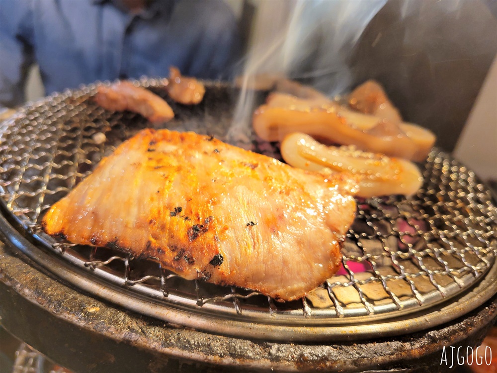 桃園美食 嘴上功夫 嘴邊肉桃園店 碳火燒肉吃到飽 牛舌、牛五花、魷魚好吃 桃園餐廳推薦
