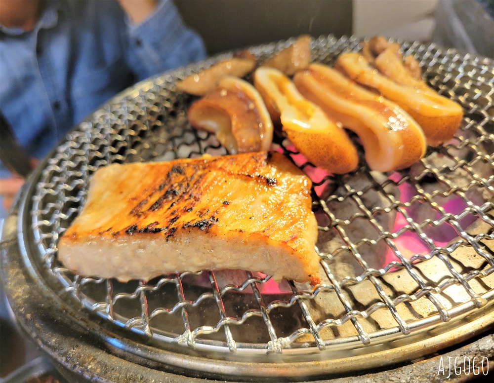 桃園美食 嘴上功夫 嘴邊肉桃園店 碳火燒肉吃到飽 牛舌、牛五花、魷魚好吃 桃園餐廳推薦
