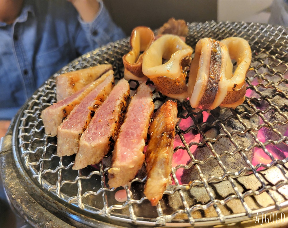 桃園美食 嘴上功夫 嘴邊肉桃園店 碳火燒肉吃到飽 牛舌、牛五花、魷魚好吃 桃園餐廳推薦