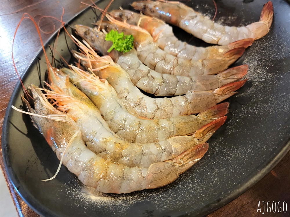 桃園美食 嘴上功夫 嘴邊肉桃園店 碳火燒肉吃到飽 牛舌、牛五花、魷魚好吃 桃園餐廳推薦