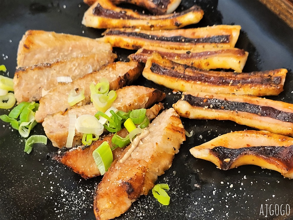 桃園美食 嘴上功夫 嘴邊肉桃園店 碳火燒肉吃到飽 牛舌、牛五花、魷魚好吃 桃園餐廳推薦