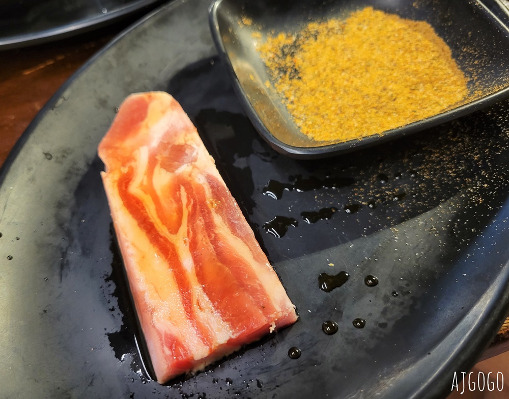 桃園美食 嘴上功夫 嘴邊肉桃園店 碳火燒肉吃到飽 牛舌、牛五花、魷魚好吃 桃園餐廳推薦