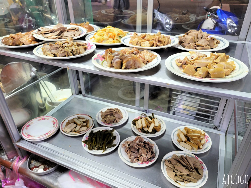 嘉義美食 金門魯肉飯 生意很好的宵夜小吃攤 筒仔米糕還行