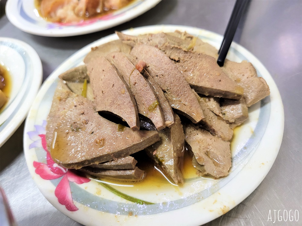 嘉義美食 金門魯肉飯 生意很好的宵夜小吃攤 筒仔米糕還行