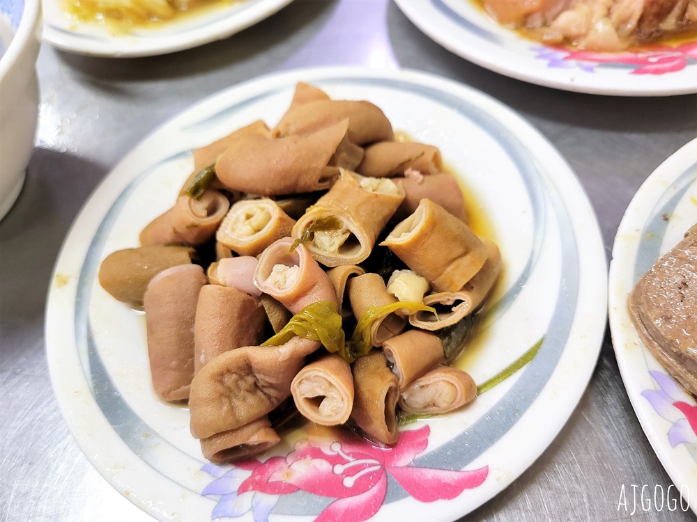 嘉義美食 金門魯肉飯 生意很好的宵夜小吃攤 筒仔米糕還行