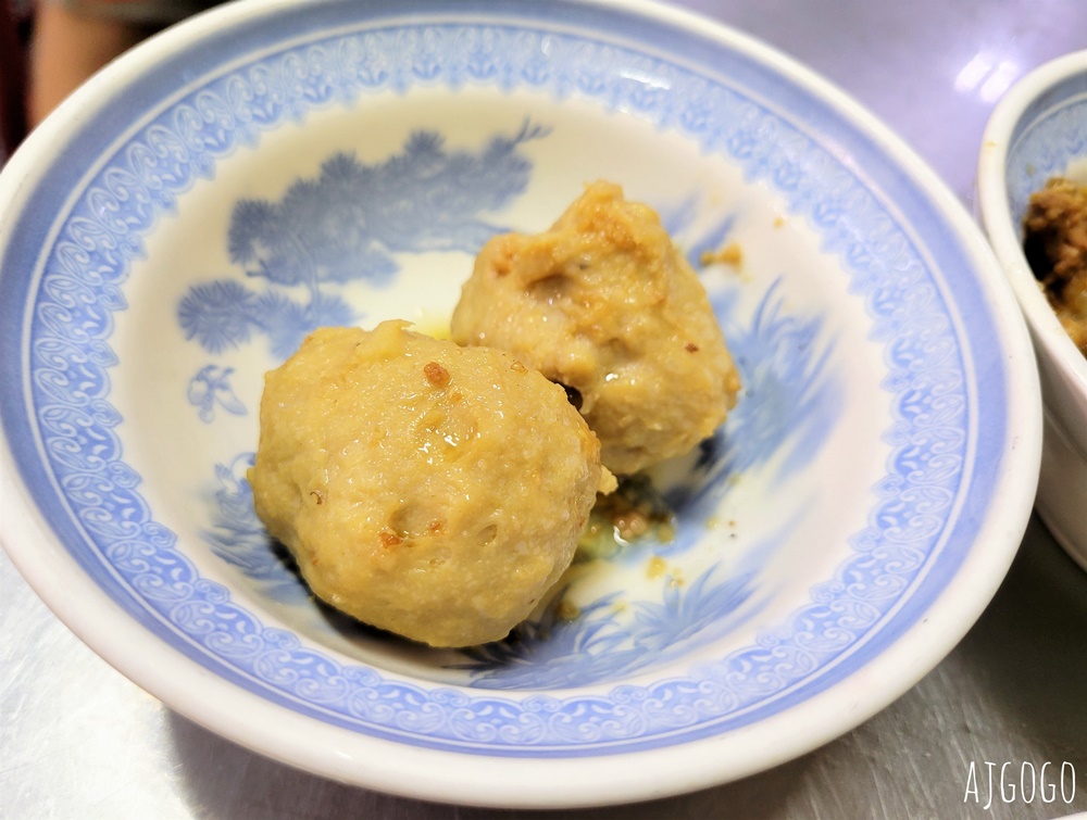 嘉義美食 金門魯肉飯 生意很好的宵夜小吃攤 筒仔米糕還行