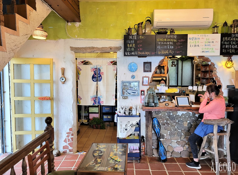 北海岸咖啡廳 金山跳石沒有名字的咖啡店 童話感的咖啡小屋