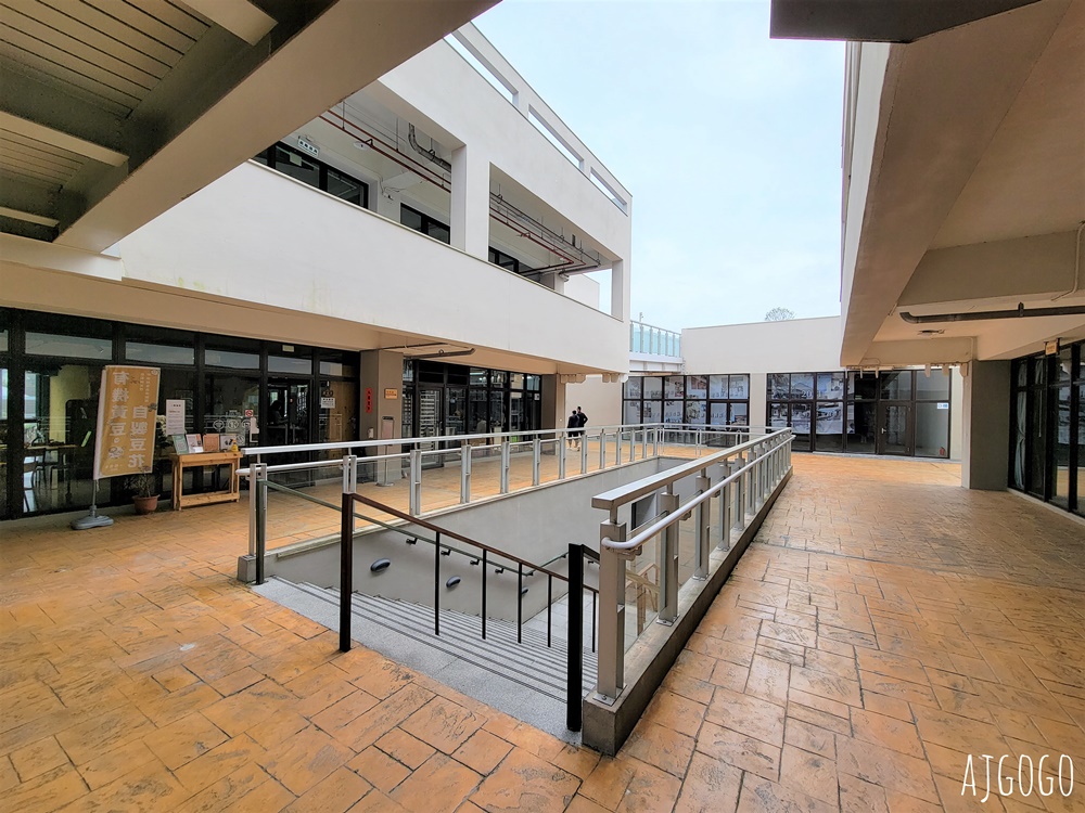 桃園景點 十一份觀光文化園區 石門水庫舊美國宿舍 大草坪野餐舒服
