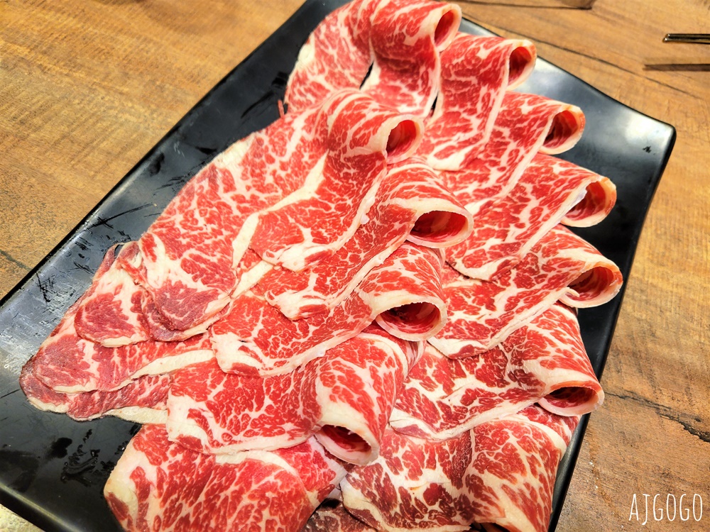台北美食 八條老宅麻辣鍋二號店 台北麻辣鍋 牛胸肉必點 手工餃類也好吃