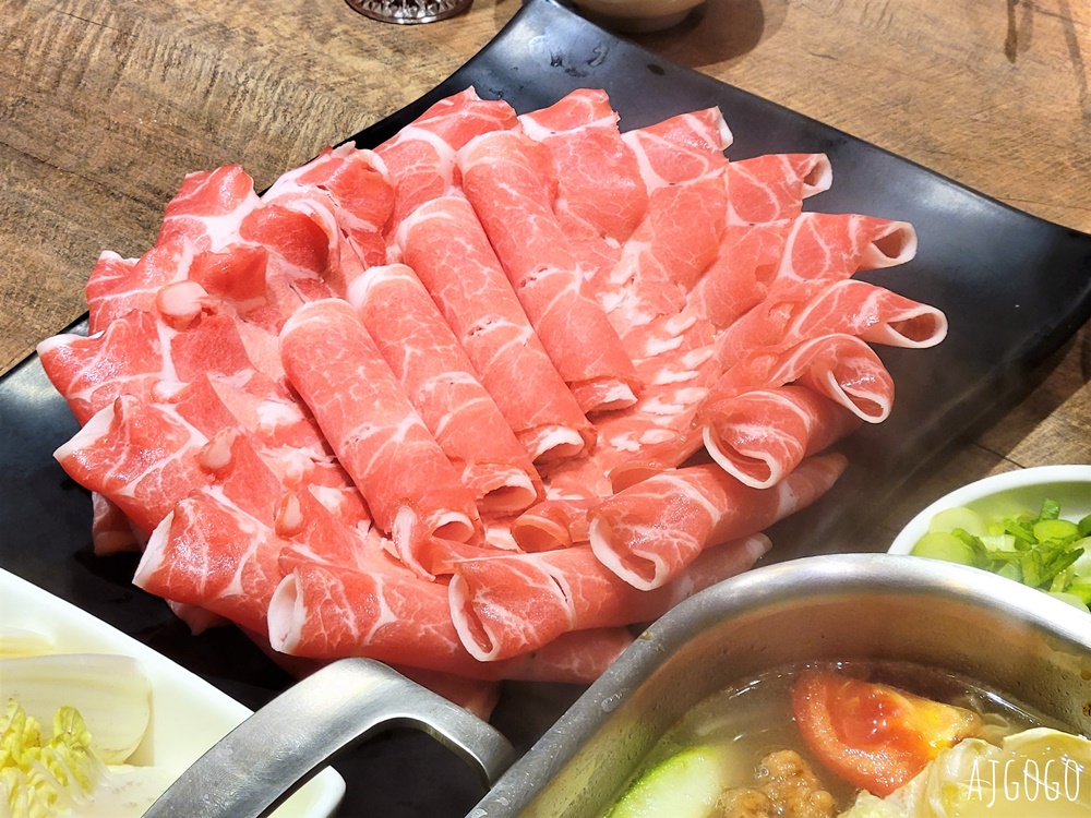 台北美食 八條老宅麻辣鍋二號店 台北麻辣鍋 牛胸肉必點 手工餃類也好吃