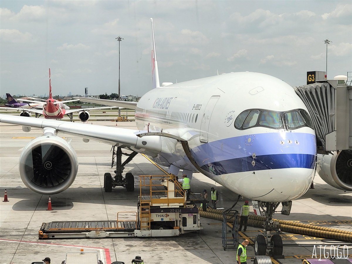 華航 曼谷-台北桃園 A350豪華經濟艙 飛機餐 開箱中華航空CI832