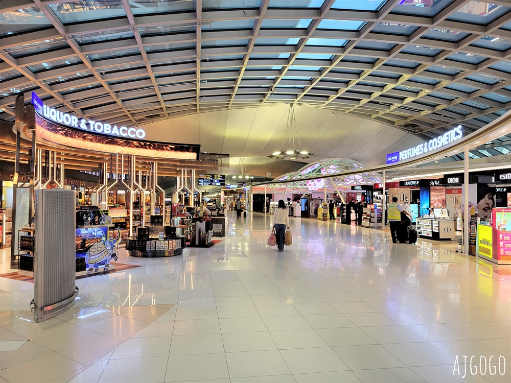 華航 曼谷-台北桃園 A350豪華經濟艙 飛機餐 開箱中華航空CI832