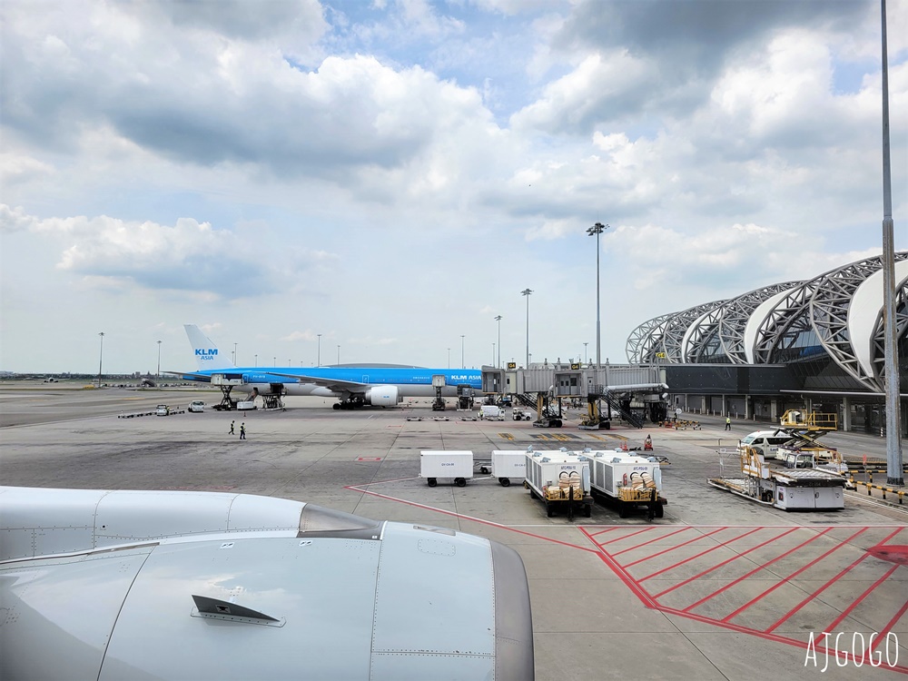 華航 曼谷-台北桃園 A350豪華經濟艙 飛機餐 開箱中華航空CI832