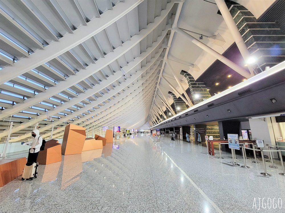 華航 曼谷-台北桃園 A350豪華經濟艙 飛機餐 開箱中華航空CI832