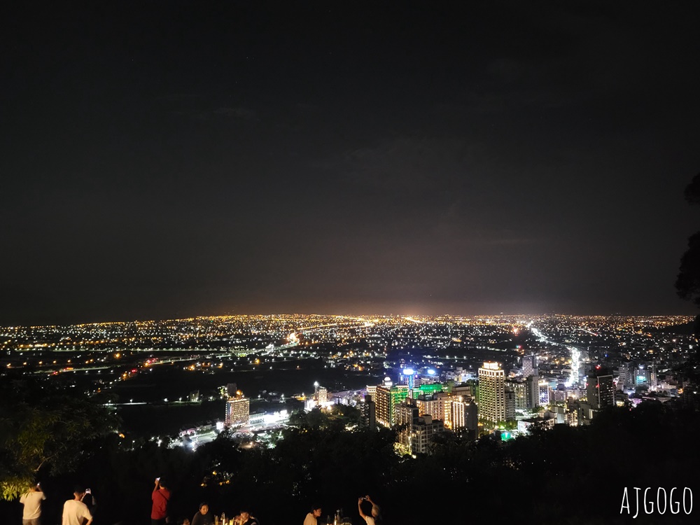宜蘭美食 空ㄟ農場 礁溪景觀餐廳 百萬夜景很美 接駁車、停車場