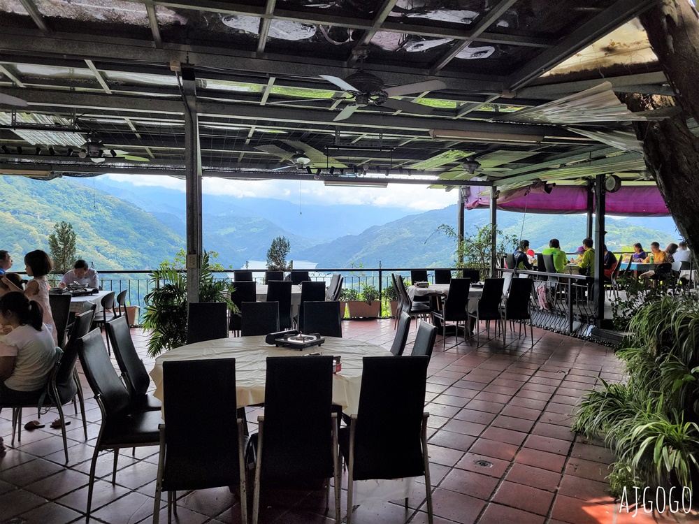 南投美食 塔洛彎景觀餐廳 看霧社水庫吃烤雞 碧湖山景超美