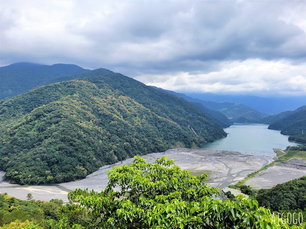 南投美食 塔洛彎景觀餐廳 看霧社水庫吃烤雞 碧湖山景超美