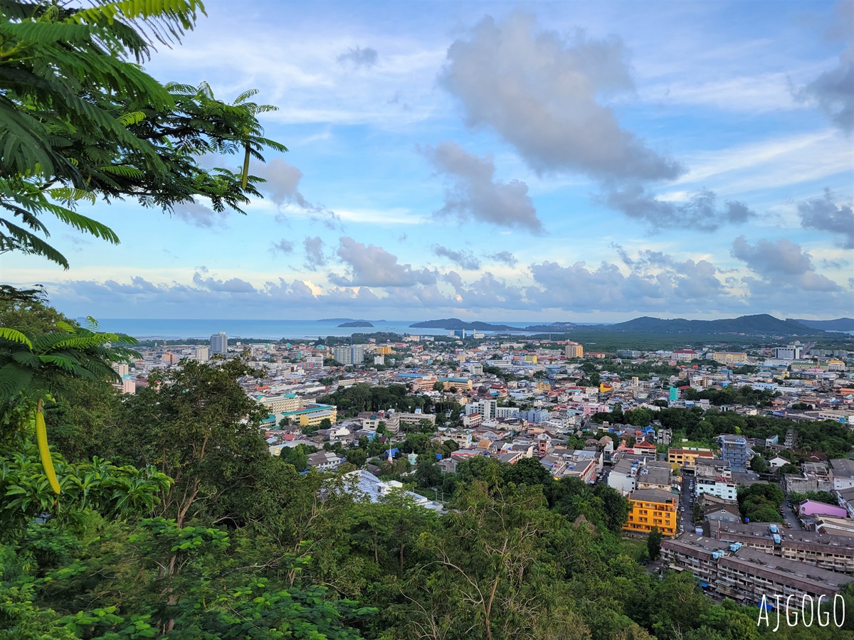 普吉島旅遊 普吉鎮後山觀景台 瑯山觀景點 Khao Rang 可遠眺海灣與普吉市區的小山丘 @AJ的旅行地圖